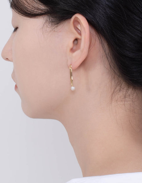 Elegant Sterling Silver & Pearl Studs for Career Woman